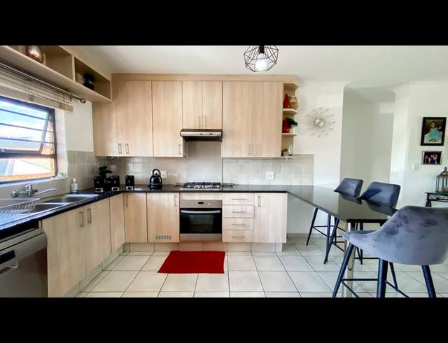 3 BEDROOM TOWNHOUSE FOR SALE IN NEWMARKET